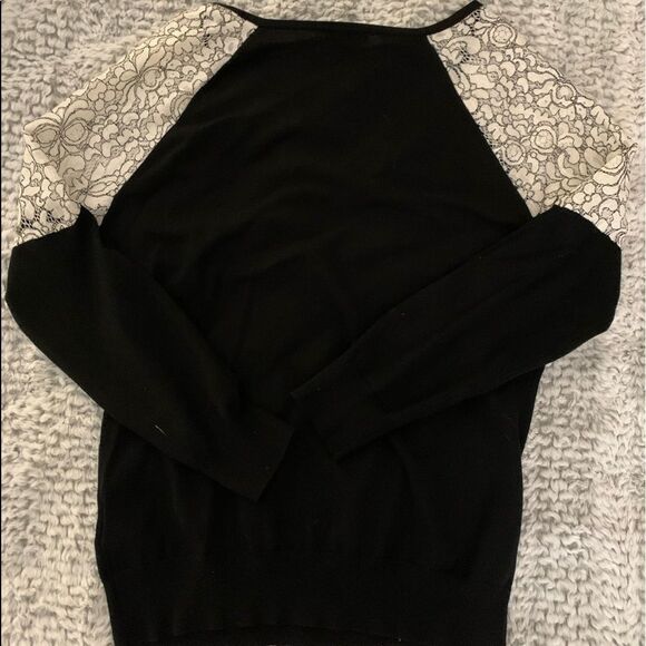 Venus V-Neck Sweater - Picture 3 of 5